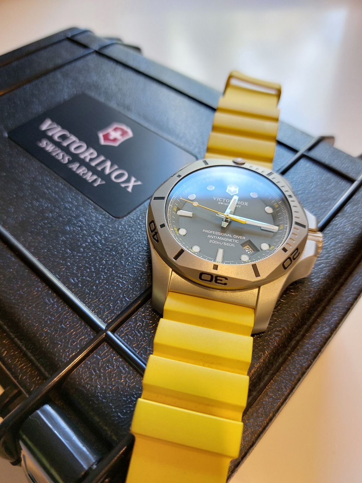 Швейцарские часы Victorinox I.N.O.X. Professional для дайвинга