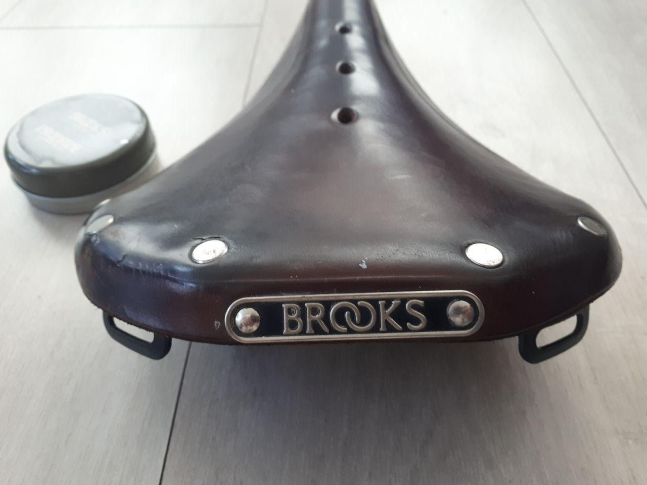 Brooks B17