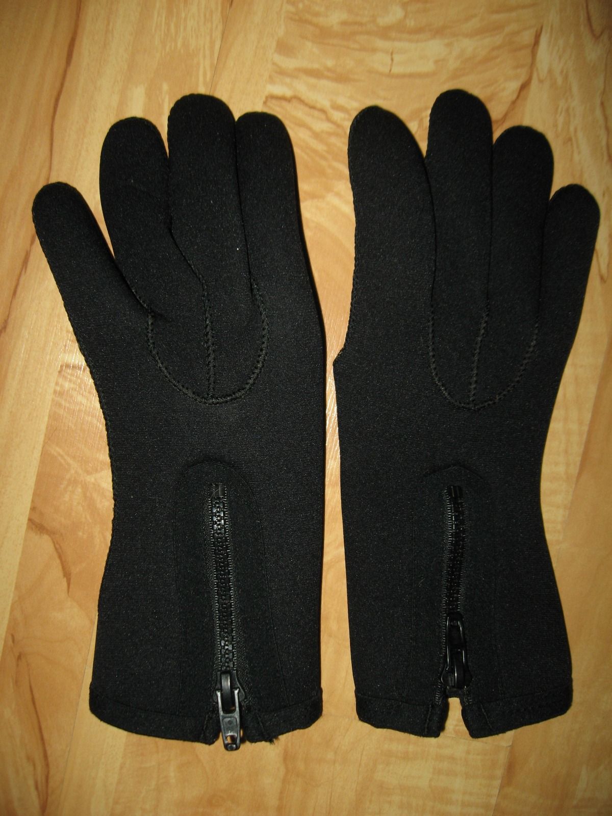 Гидрошлем неопреновый и неопреновые перчатки