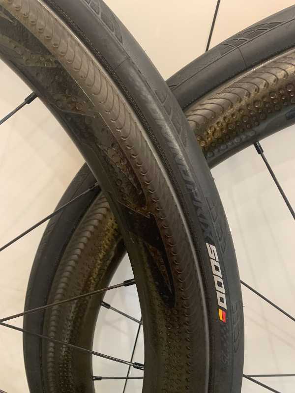 Zipp 303 карбоновые колеса, клинчер (для покрышек), для ободного тормоза.