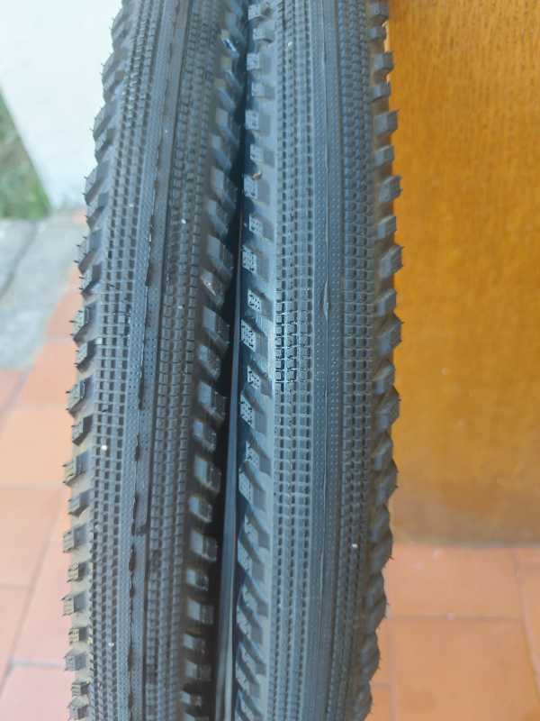 Покрышки Schwalbe Hurricane 26 × 2.10