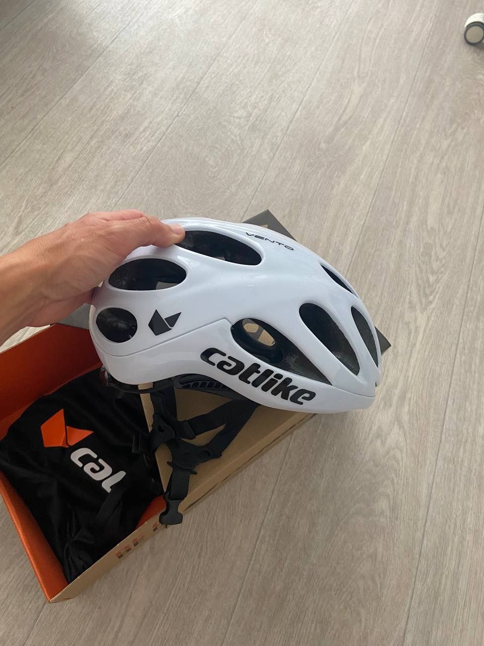 новый шлем catlike (L 58-60)