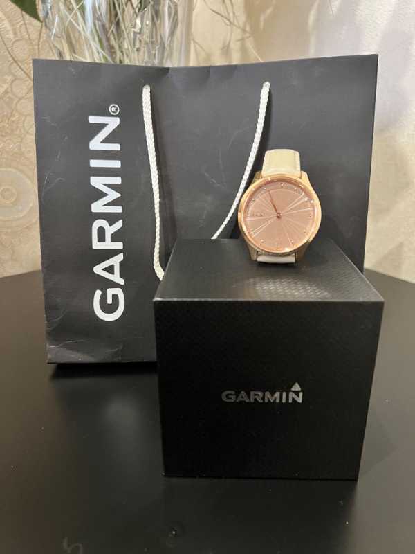 Умные часы Garmin Vivomove Luxe