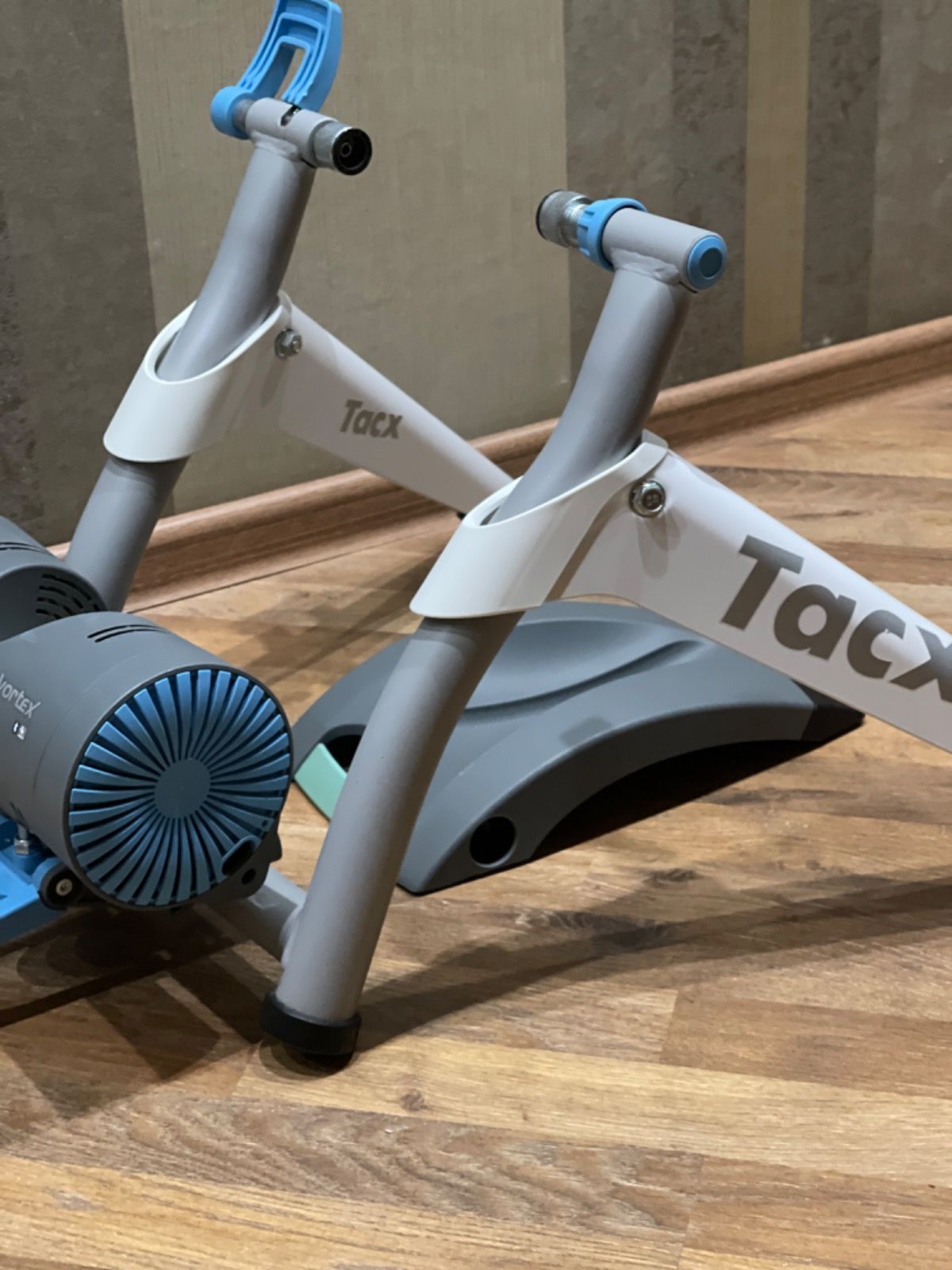 Велосипедный станок Tacx Vortex Smart  +покрышка