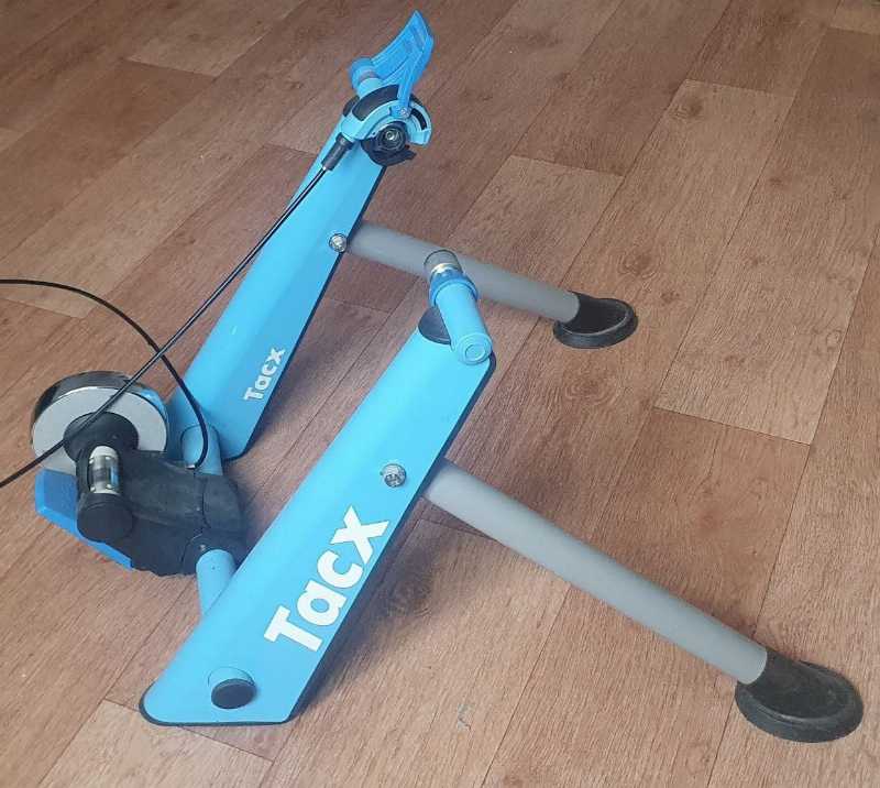 Велостанок Tacx Blue.