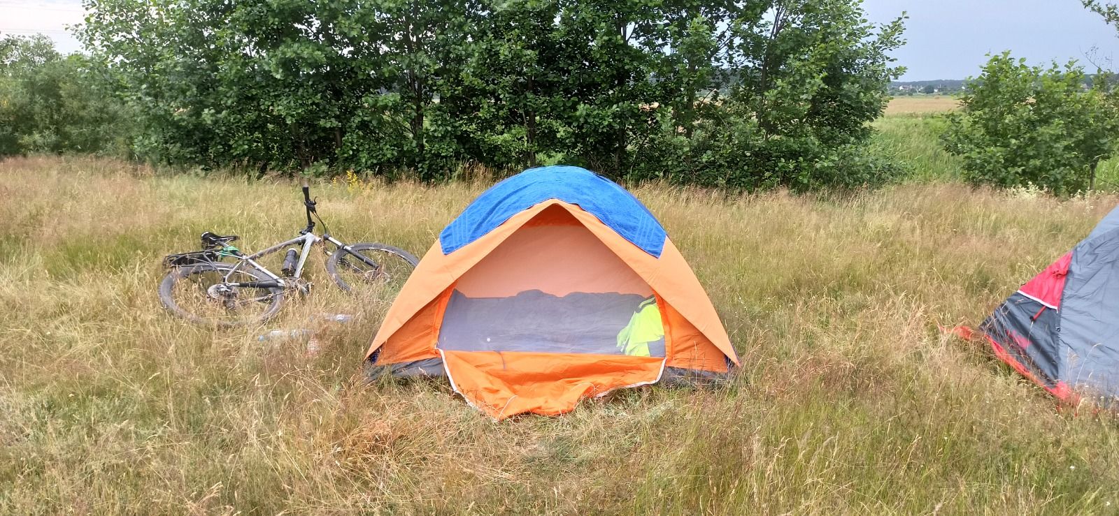 Палатка для отдыха в хорошую погоду