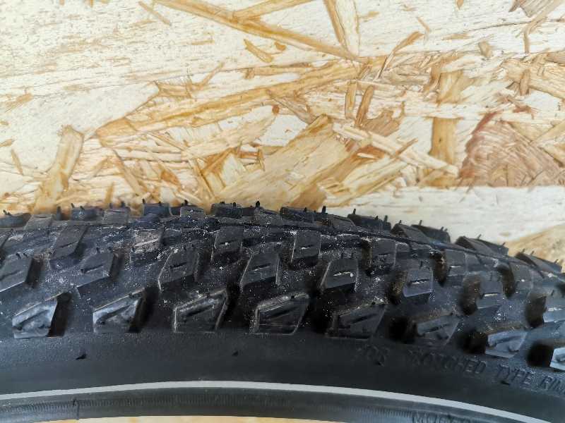 Покрышки слики Schwalbe Marathon Plus MTB и Schwalbe Kojak слики 26