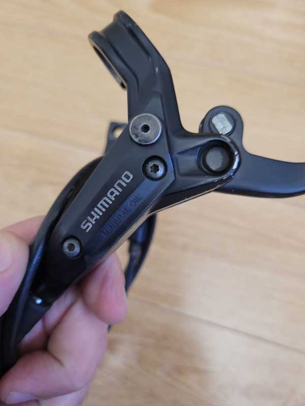Передний  гидравлический тормоз  Avid,  Shimano,  Tektro.