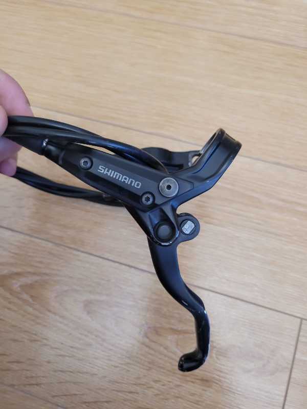 Передний  гидравлический тормоз  Avid,  Shimano,  Tektro.