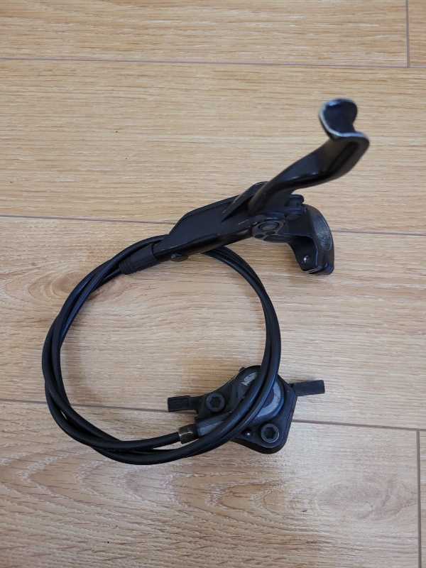 Передний  гидравлический тормоз  Avid,  Shimano,  Tektro.
