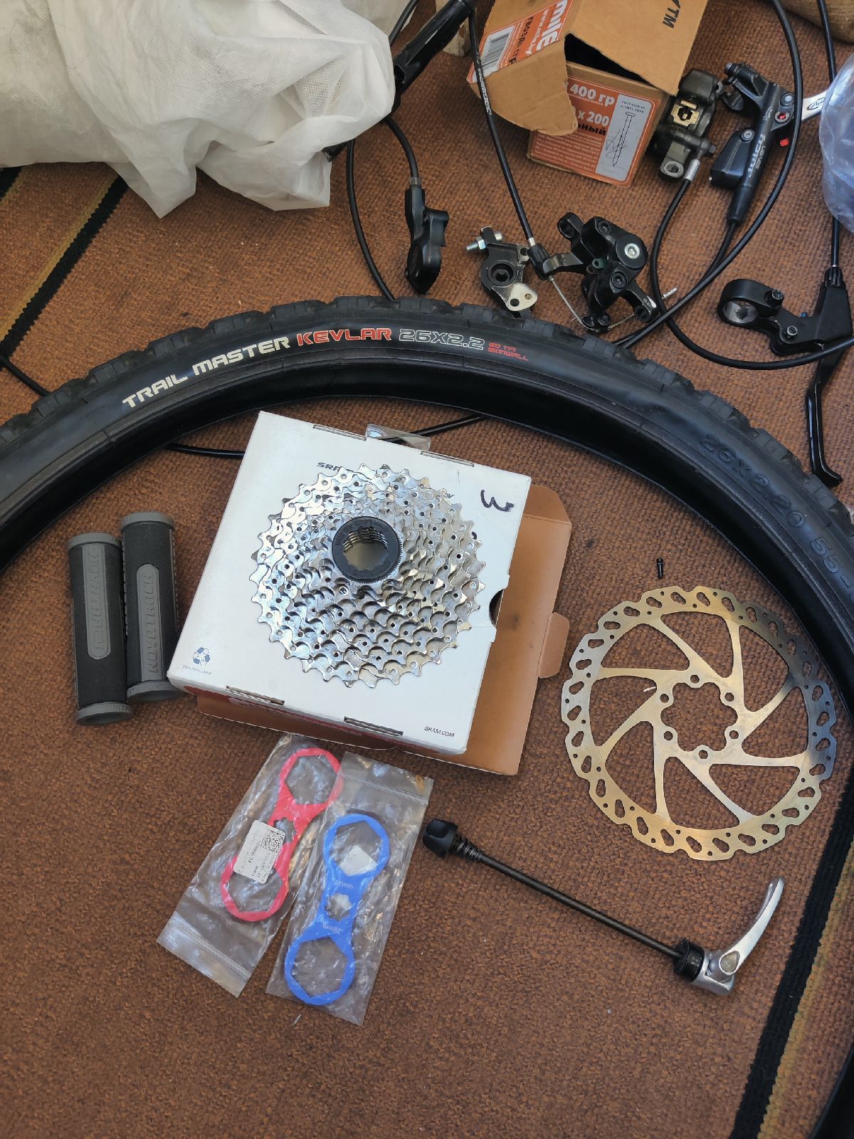Велозапчасти: покрышка, кассета и другое