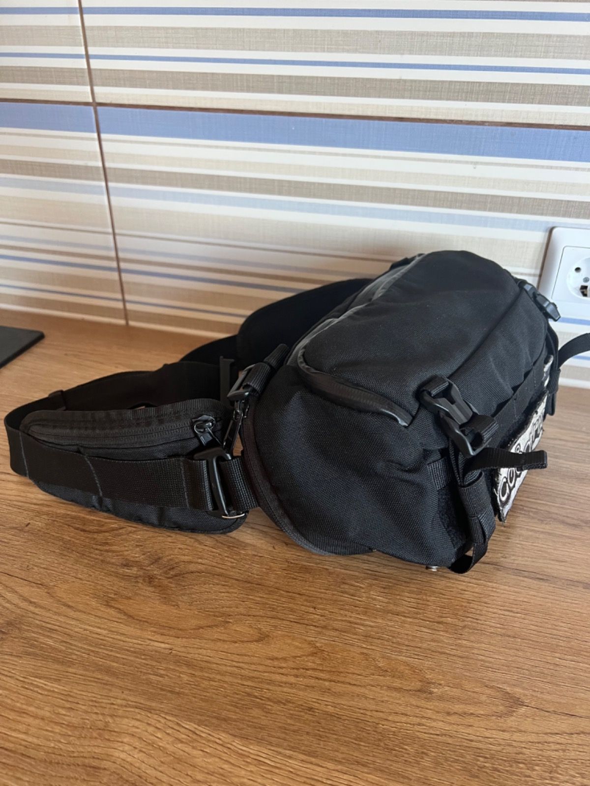 Нарульная сумка от компании black pack lt’s a Good Trip, отлично подойдет для велосипеда с жесткой вилкой, имеются крепление на руль, сьемные препление на пояс и встроенный облегченный рюкзак.