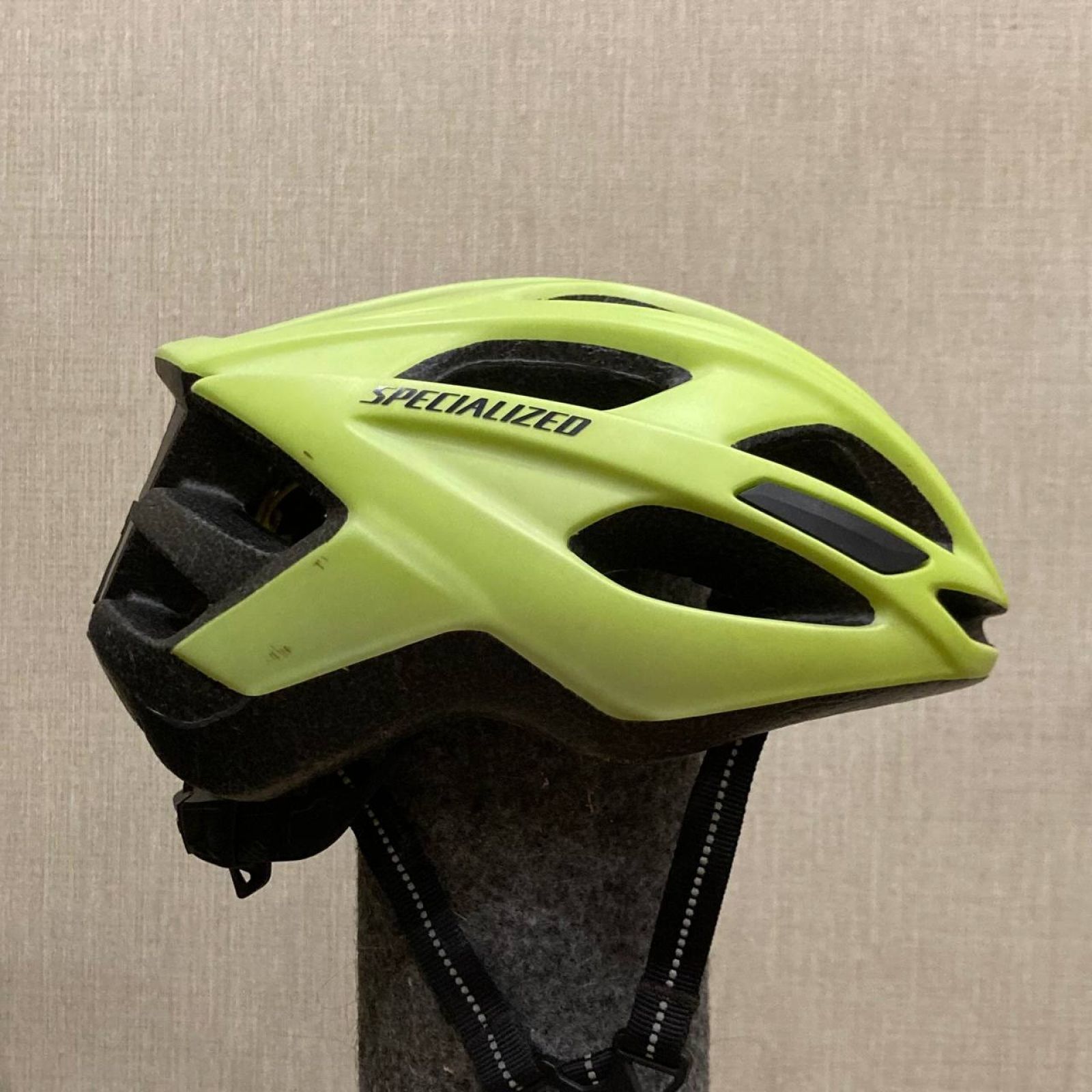 🍏 Шлем Specialized Chamonix MIPS (m/l 56-60см)