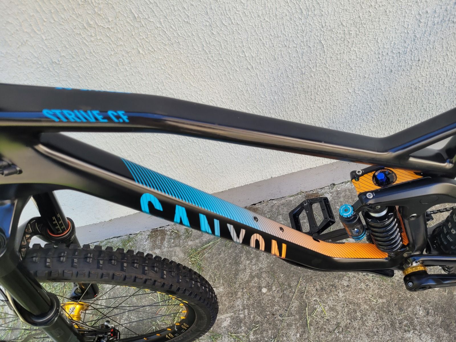 Карбоновый  двухподвес  CANYON STRIVE CF 160, колёса  27.5.