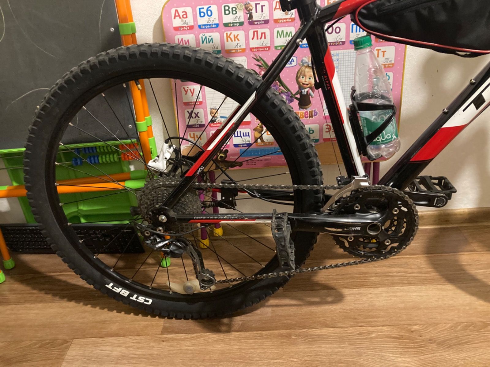 Trek 4900