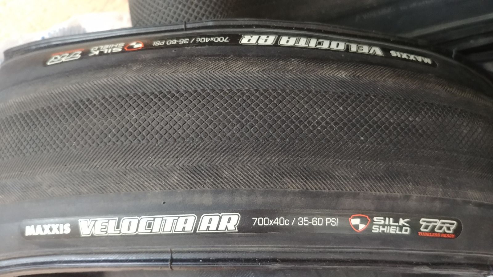 Покрышки Maxxis Velocita Dual SilkShield, 700x40c, пара, б/у