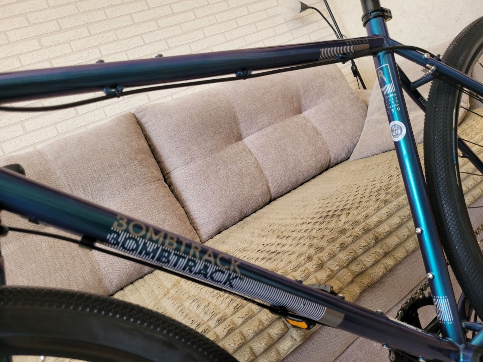 BOMBTRACK  ARISE SG SRAM