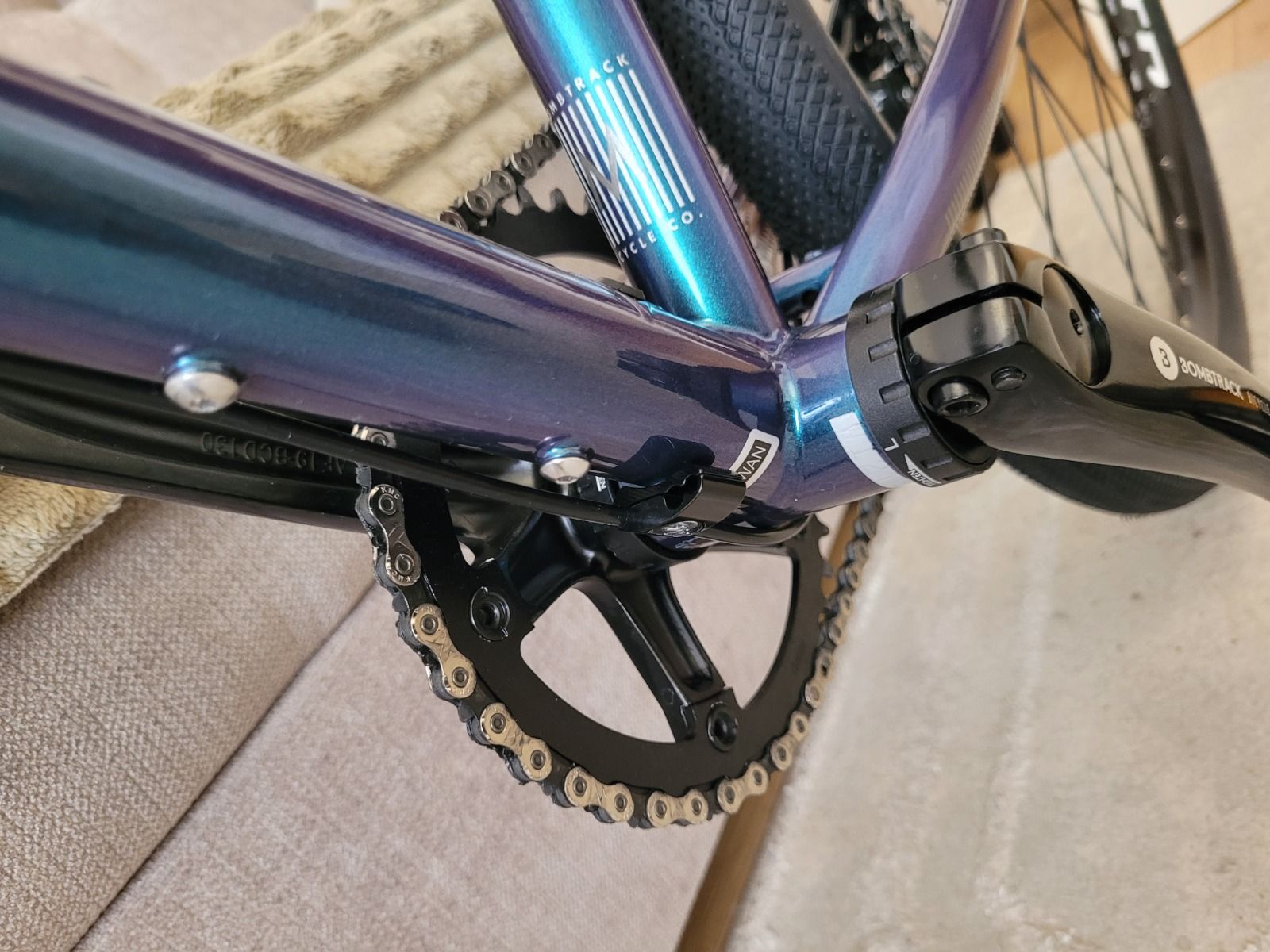 BOMBTRACK  ARISE SG SRAM