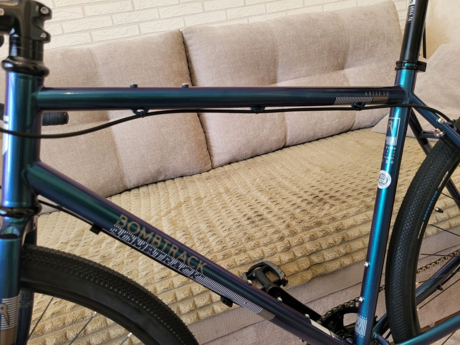 BOMBTRACK  ARISE SG SRAM