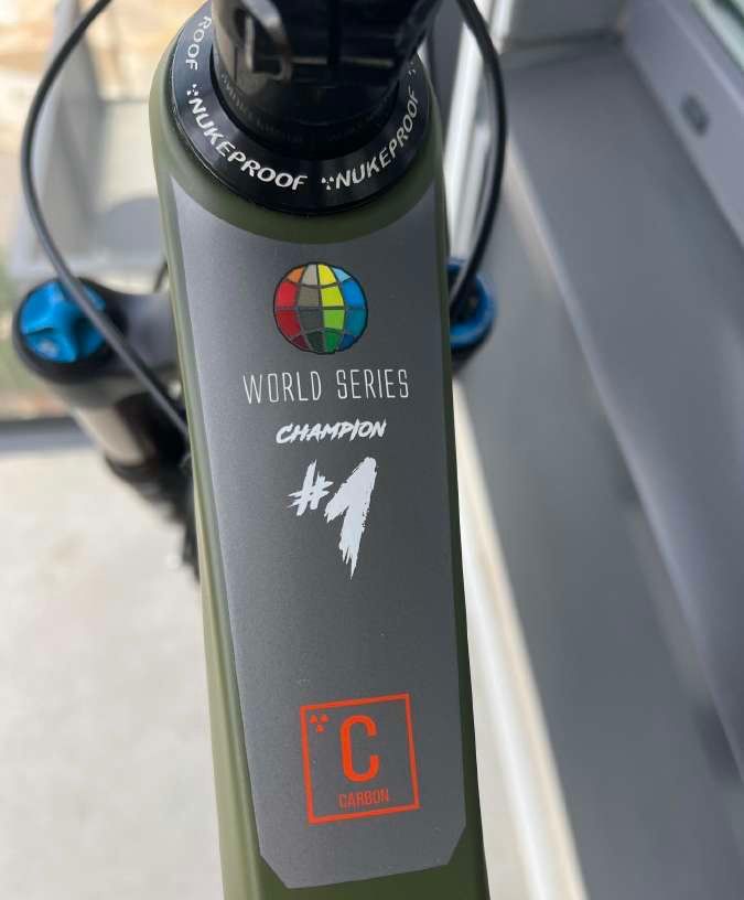 Top enduro Nukeproof Carbon fox