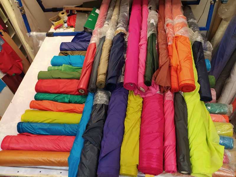 Огромный выбор курточных тканей с мембраной (2000/2000 - 8000/8000), просто с пропиткой (800мм - 5000мм) легких и более плотных. Как для курток, штанов так и для панчо, анарак и.т.д.