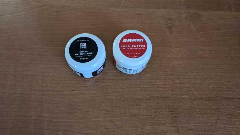 SRAM butter grease и RockShox Dynamic Seal Grease (PTFE) 29ml