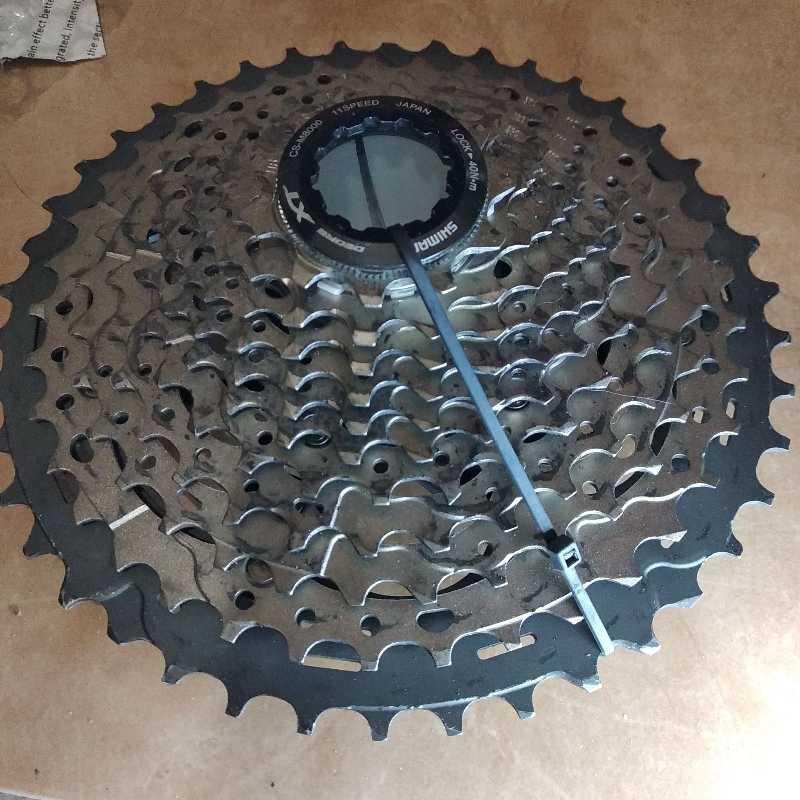 Трансмиссия 11 ск, дуал, кассета Shimano Deore XT 42-11, звезды RACEFACE