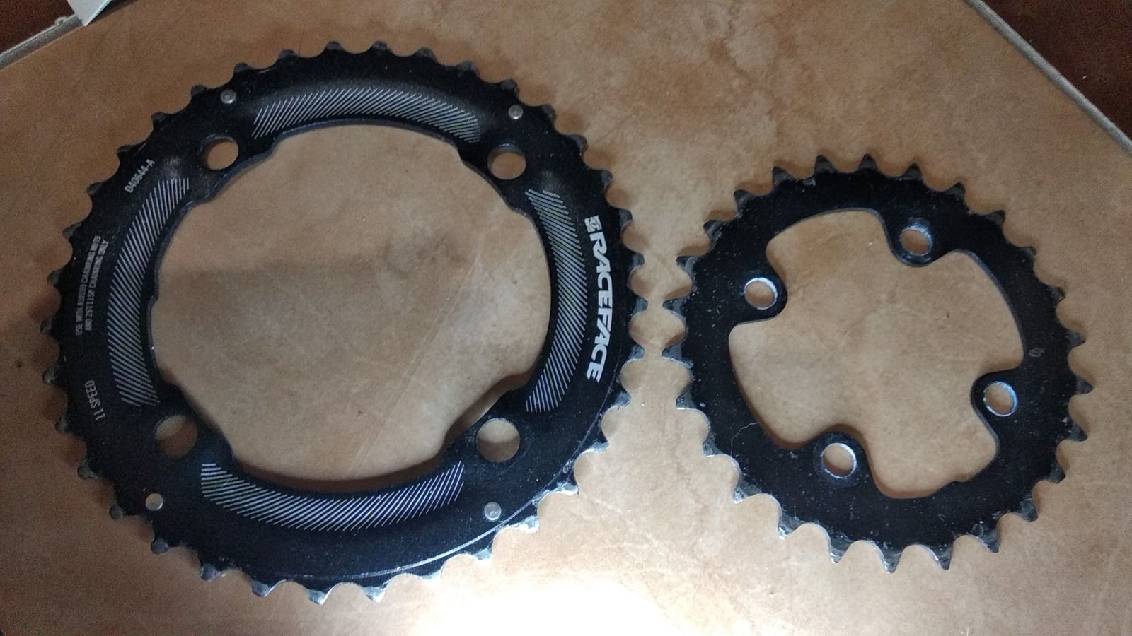 Трансмиссия 11 ск, дуал, кассета Shimano Deore XT 42-11, звезды RACEFACE