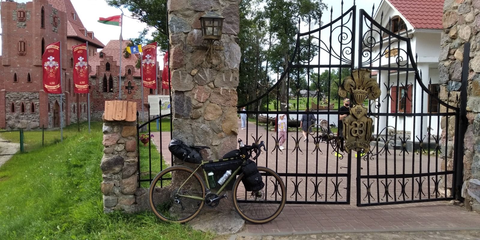 два грузовых 