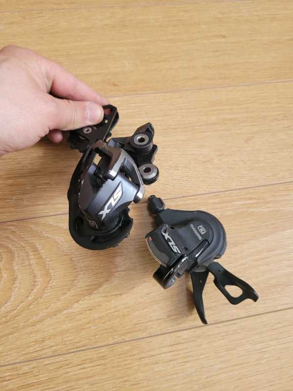 Манетки,  переключатели Shimano Deore XT,  SLX.