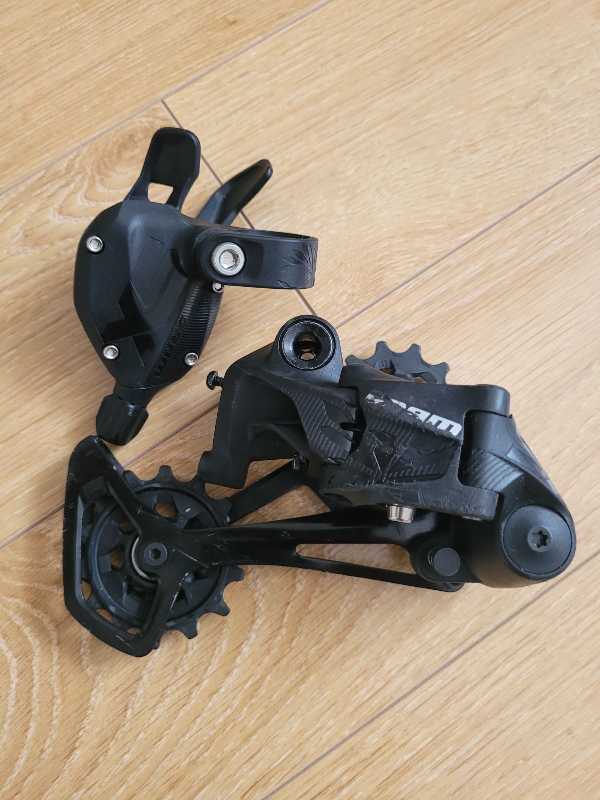 Манетки,  переключатели Shimano Deore XT,  SLX.