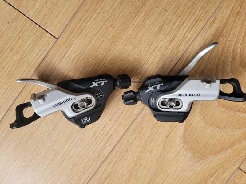 Манетки,  переключатели Shimano Deore XT,  SLX.