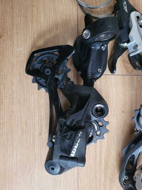 Манетки,  переключатели Shimano Deore XT,  SLX.