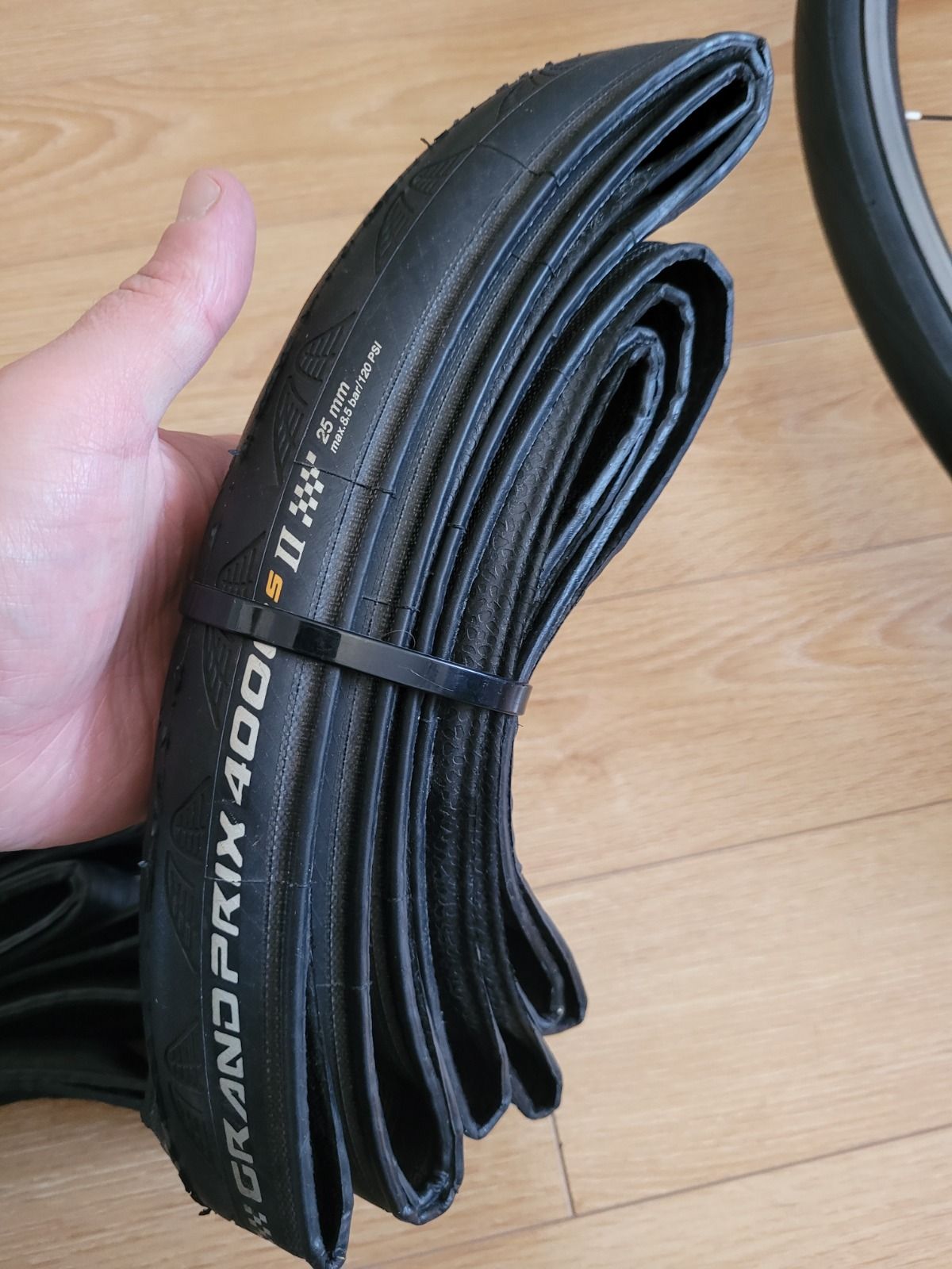 Шоссейные колеса,  покрышки. Schwalbe,  Continental,  Maxxis.