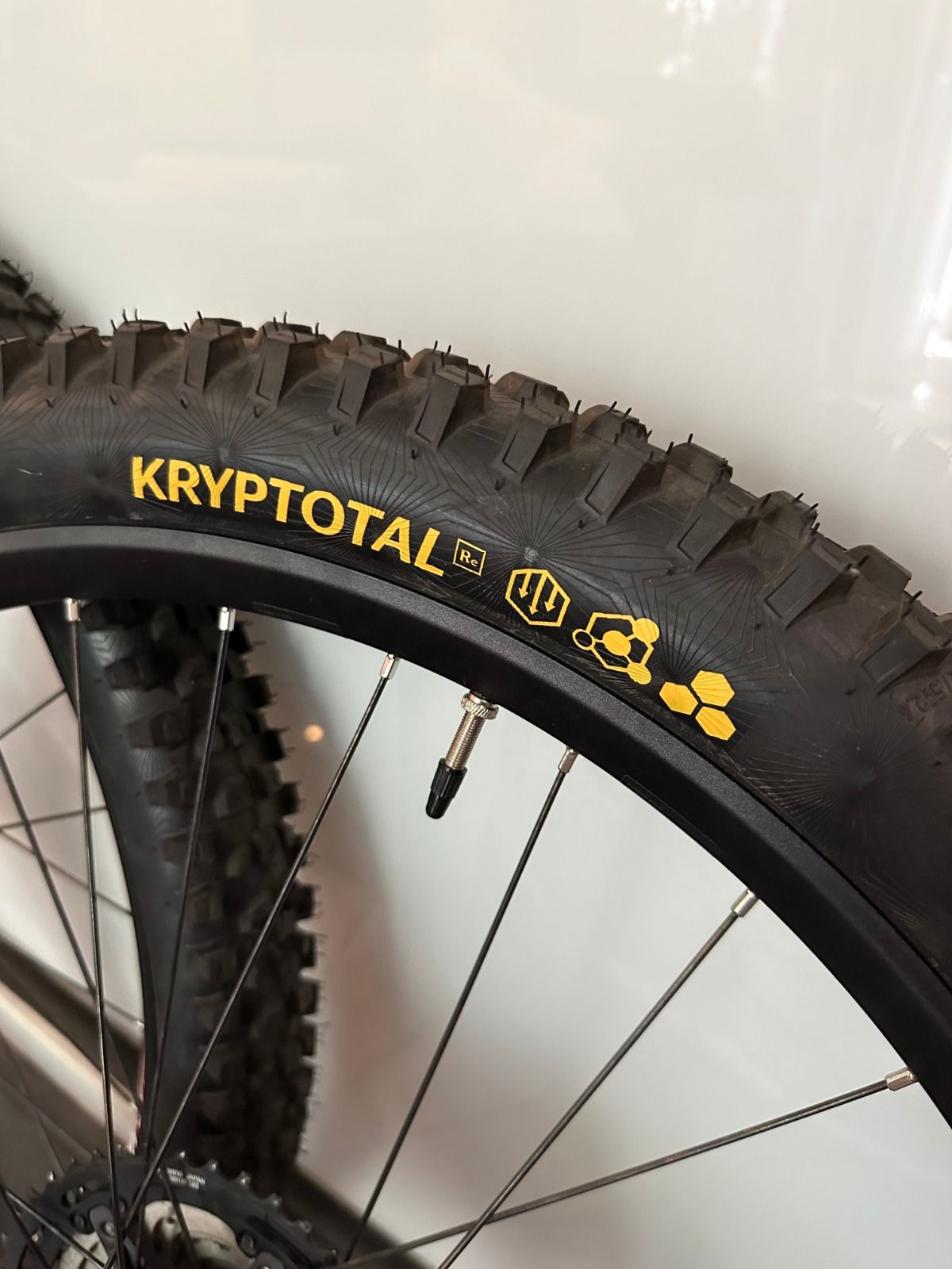 Комплект резины Continental Kryptotal
