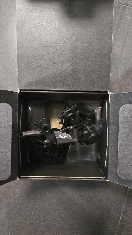 Задний переключатель Shimano Deore XT RD-M8100 12-скоростей