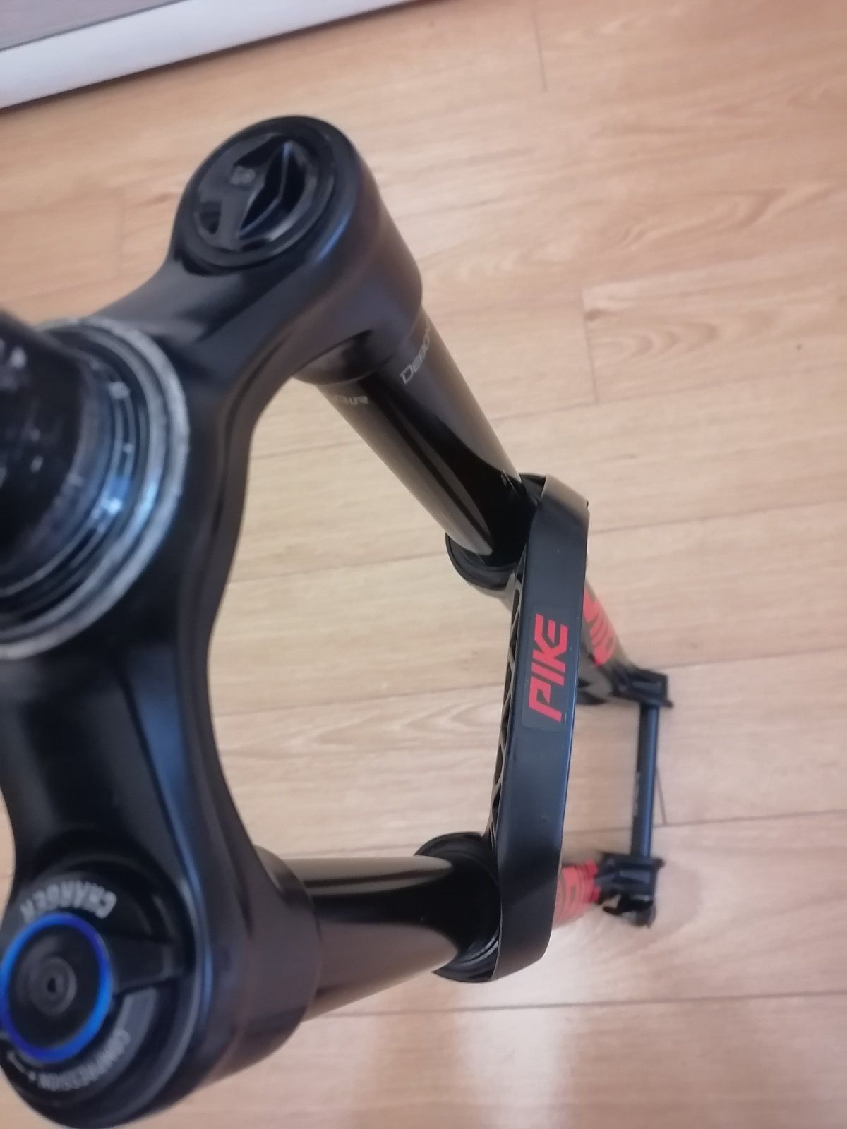 Вилка ROCKSHOX PIKE AIR 29 под ось.