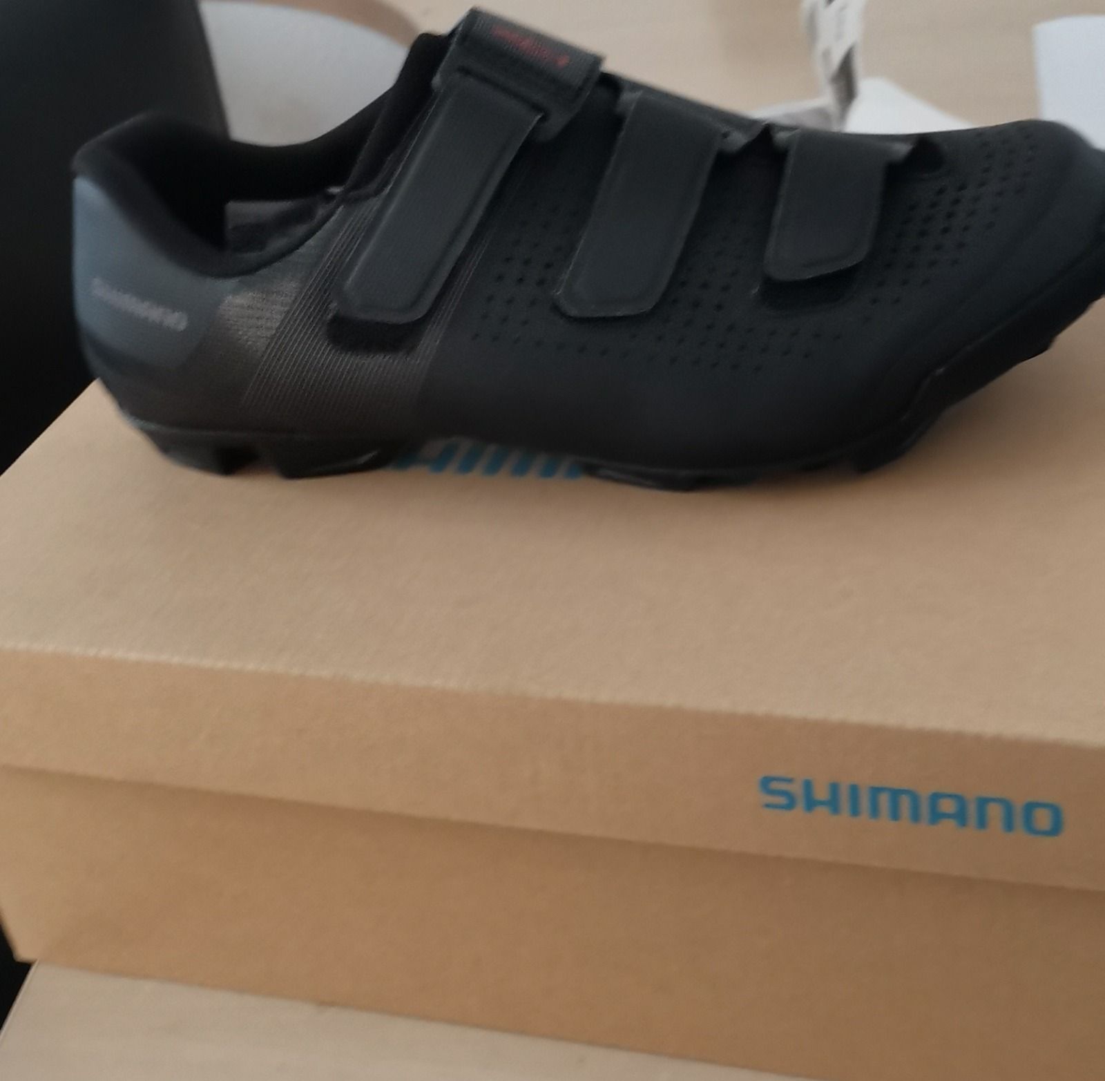 Новая пара велоботинок Shimano SH-XC100