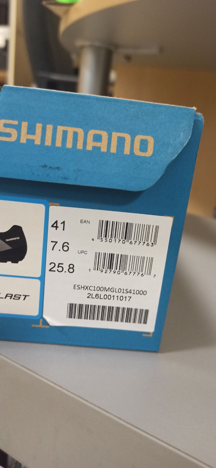 Новая пара велоботинок Shimano SH-XC100