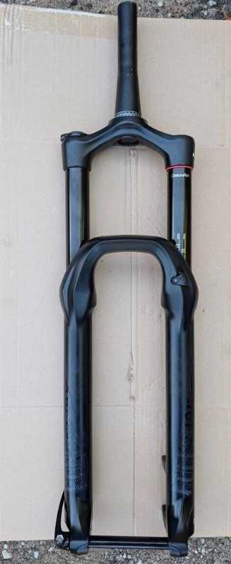 Вилка Rockshox Yari 27.5/29 170mm 110*15 boost