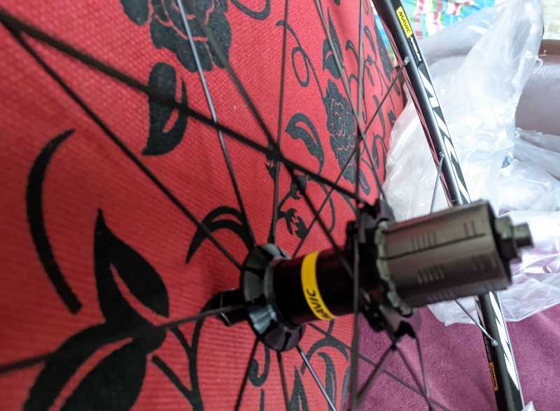 колесо заднее Mavic Aksium 28'' новое