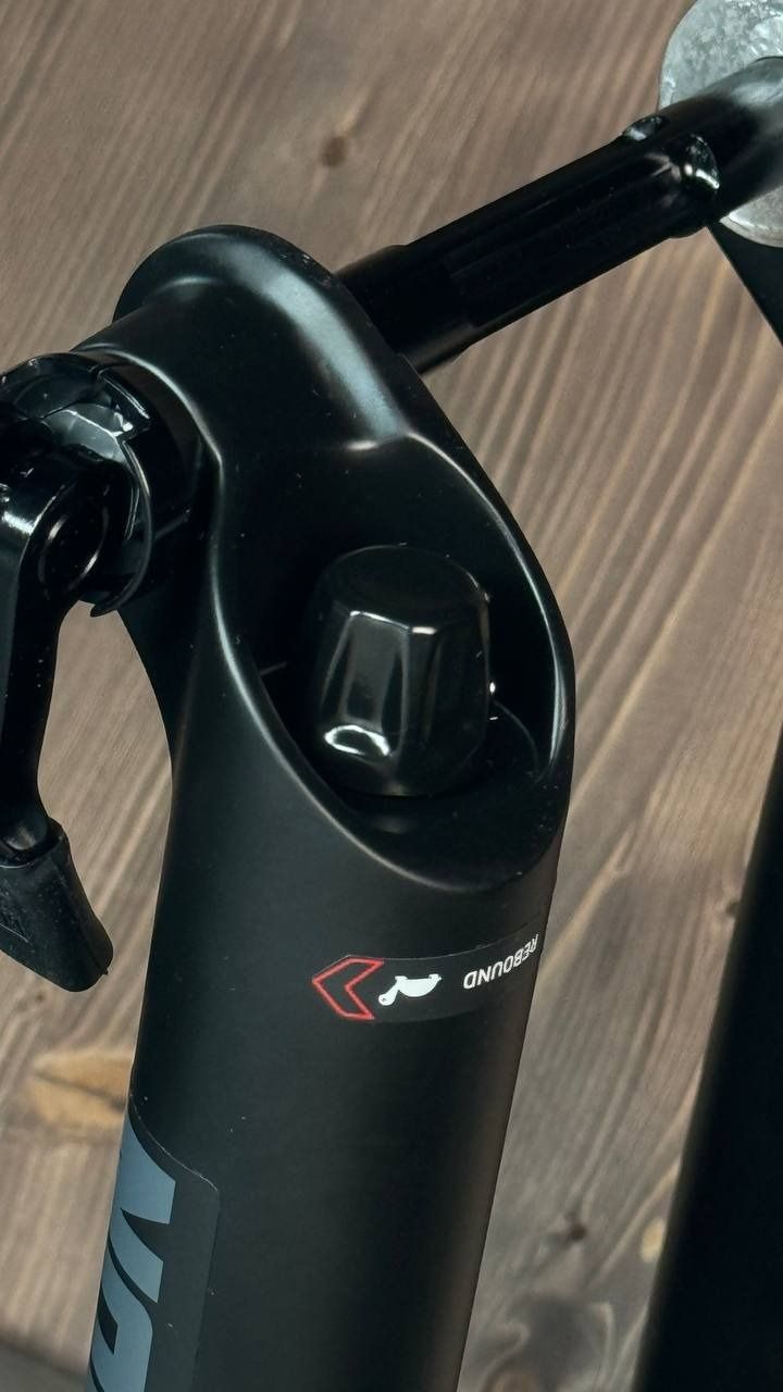 RockShox Revelation RC 29'' Debon Air 140mm