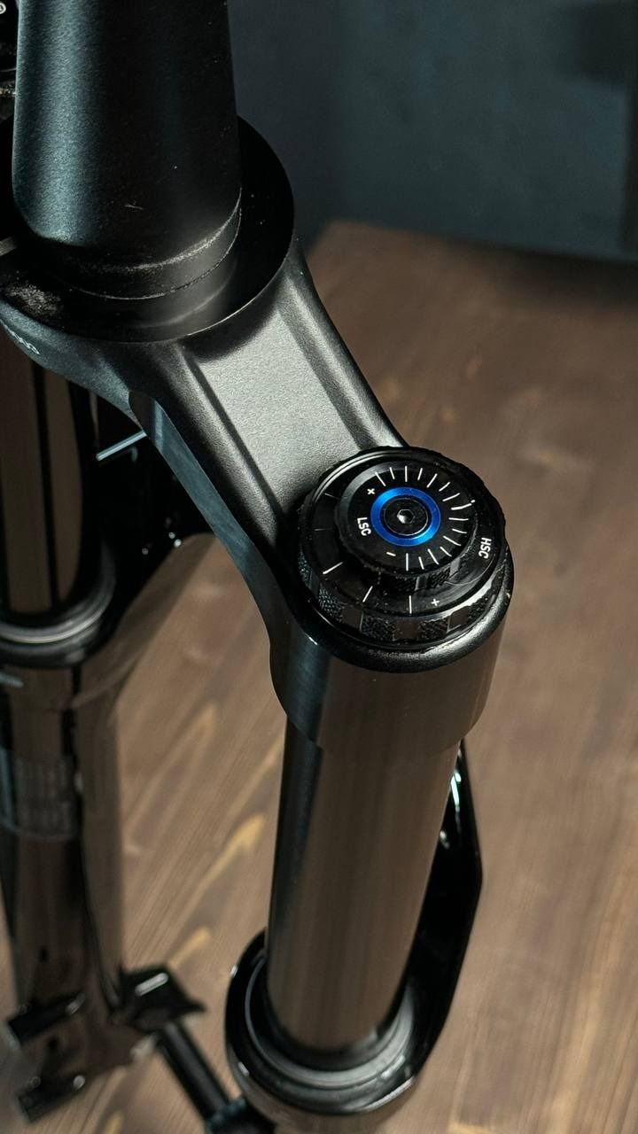 Вилка RockShox Lyrik Ultimate 3.0 RCT2