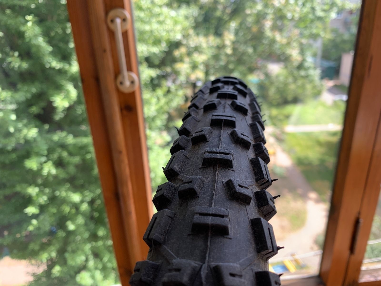 Покрышка Schwalbe Touch Tom (27.5x2.25)