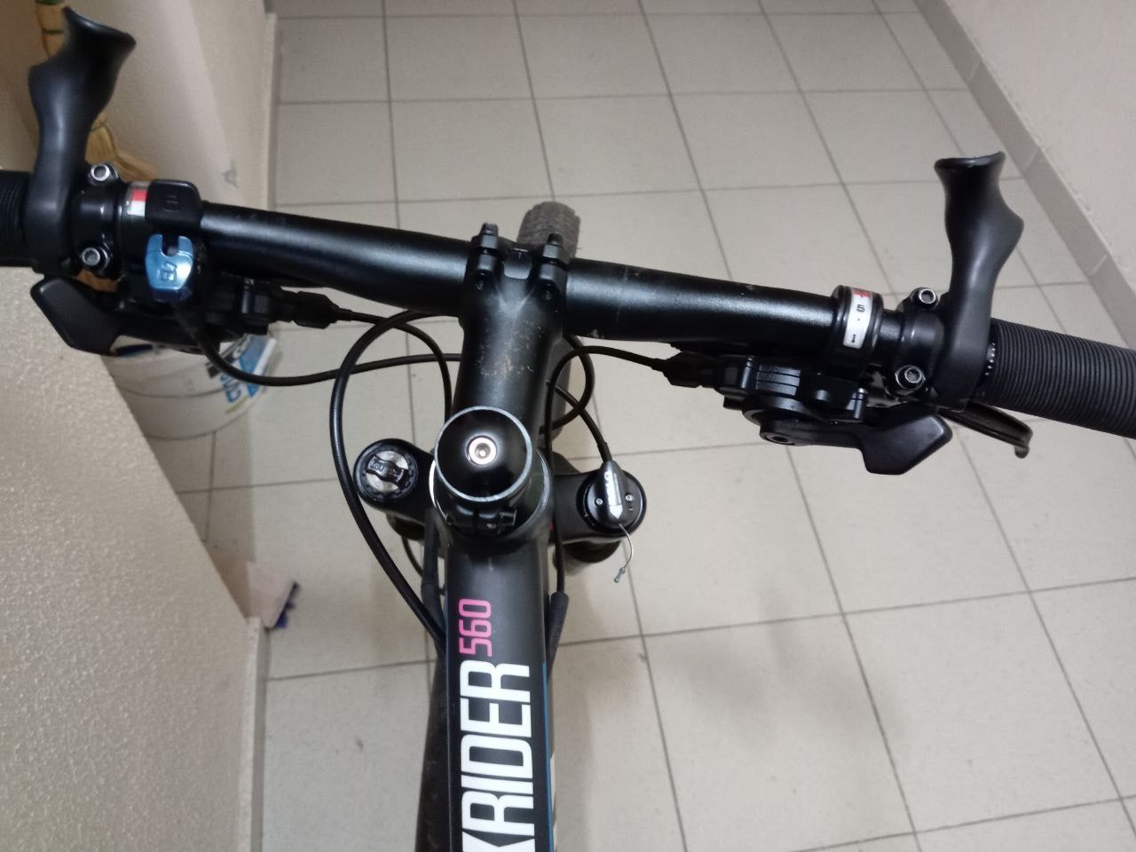 B'twin rockrider 560 (2018), 27,5 гидравлика