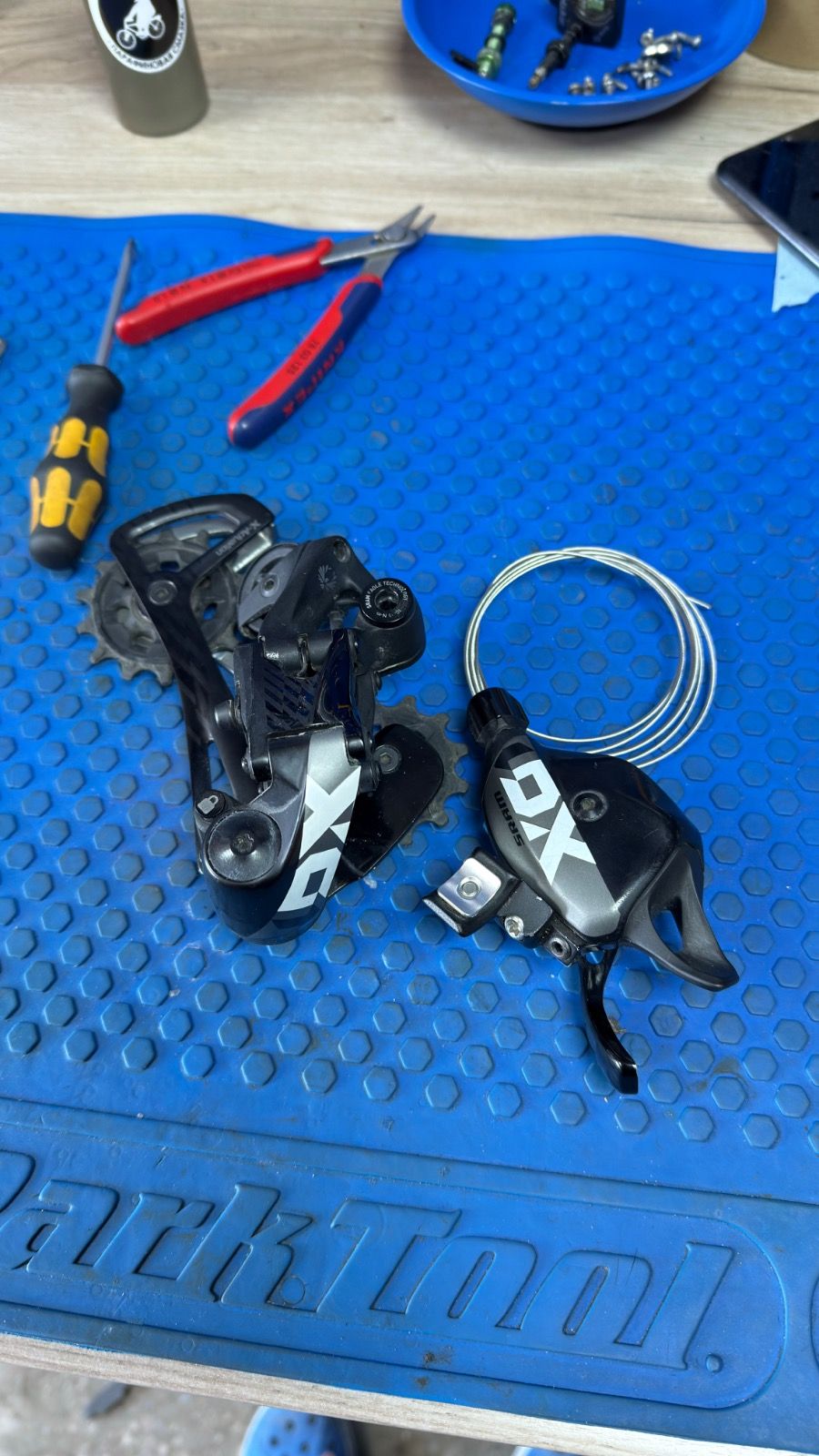 Манетка и задний переключатель SRAM X01 12 ск