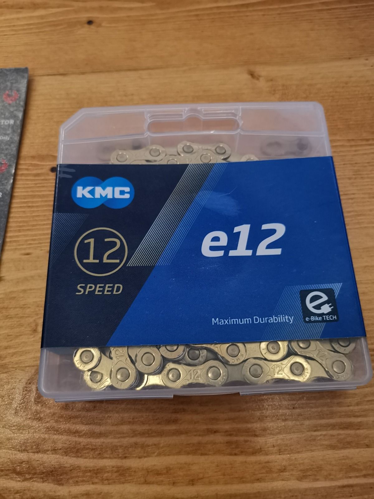 Цепь KMC e12 12-скоростная 130 звеньев золотая