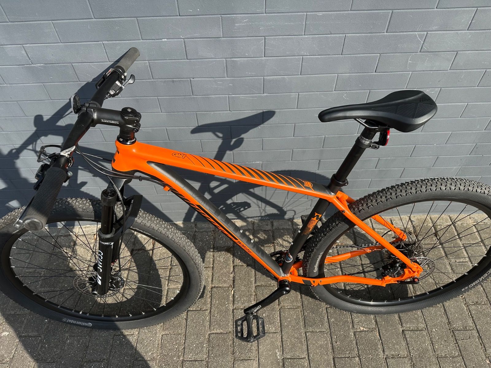 White XC PRO 29