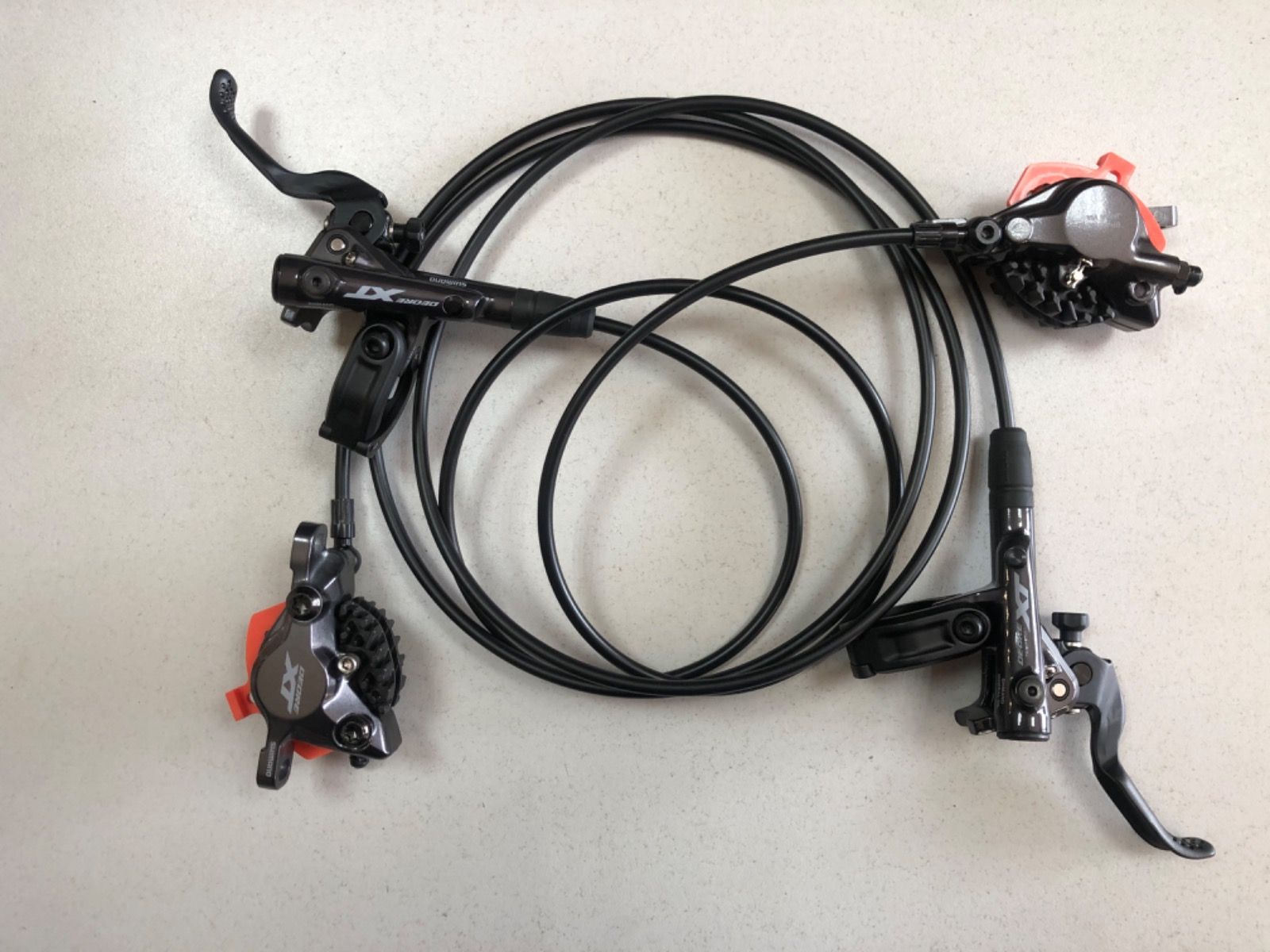 Комплект тормозов Shimano BR-M8100
