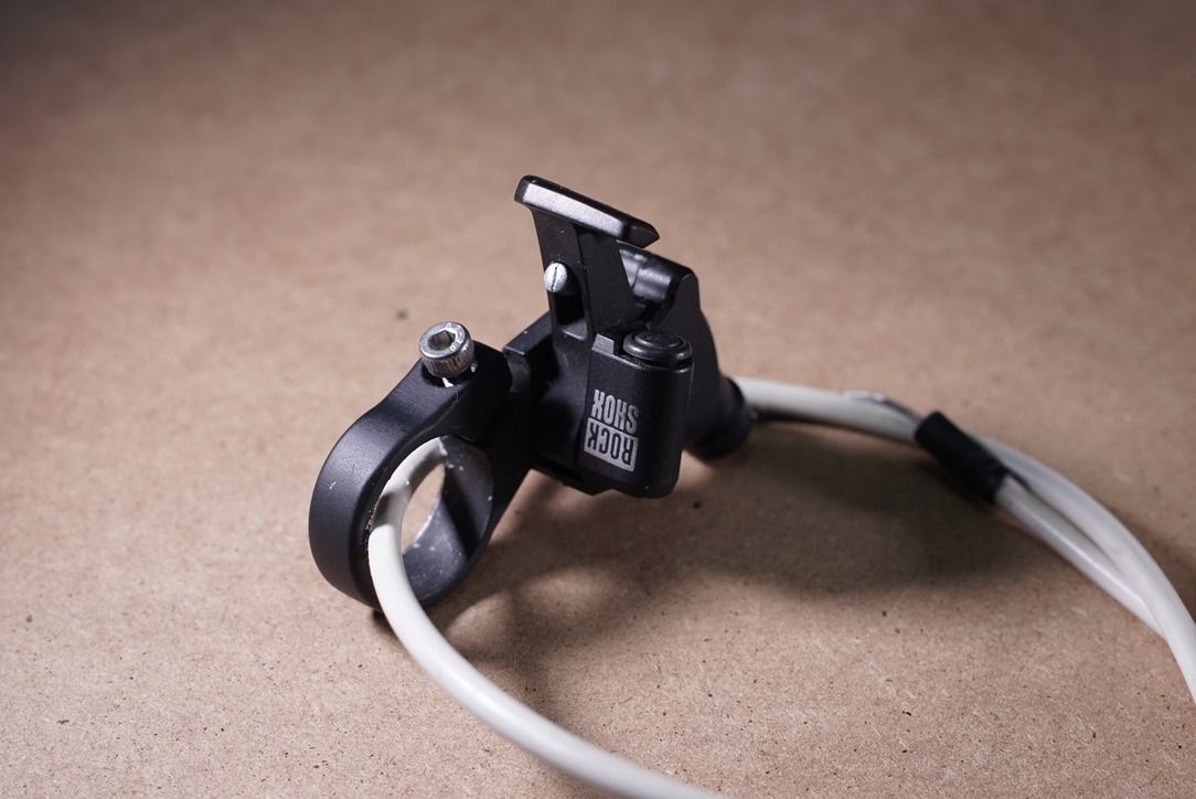 Манетка блокировки вилки RockShox Poploc Remote Lever